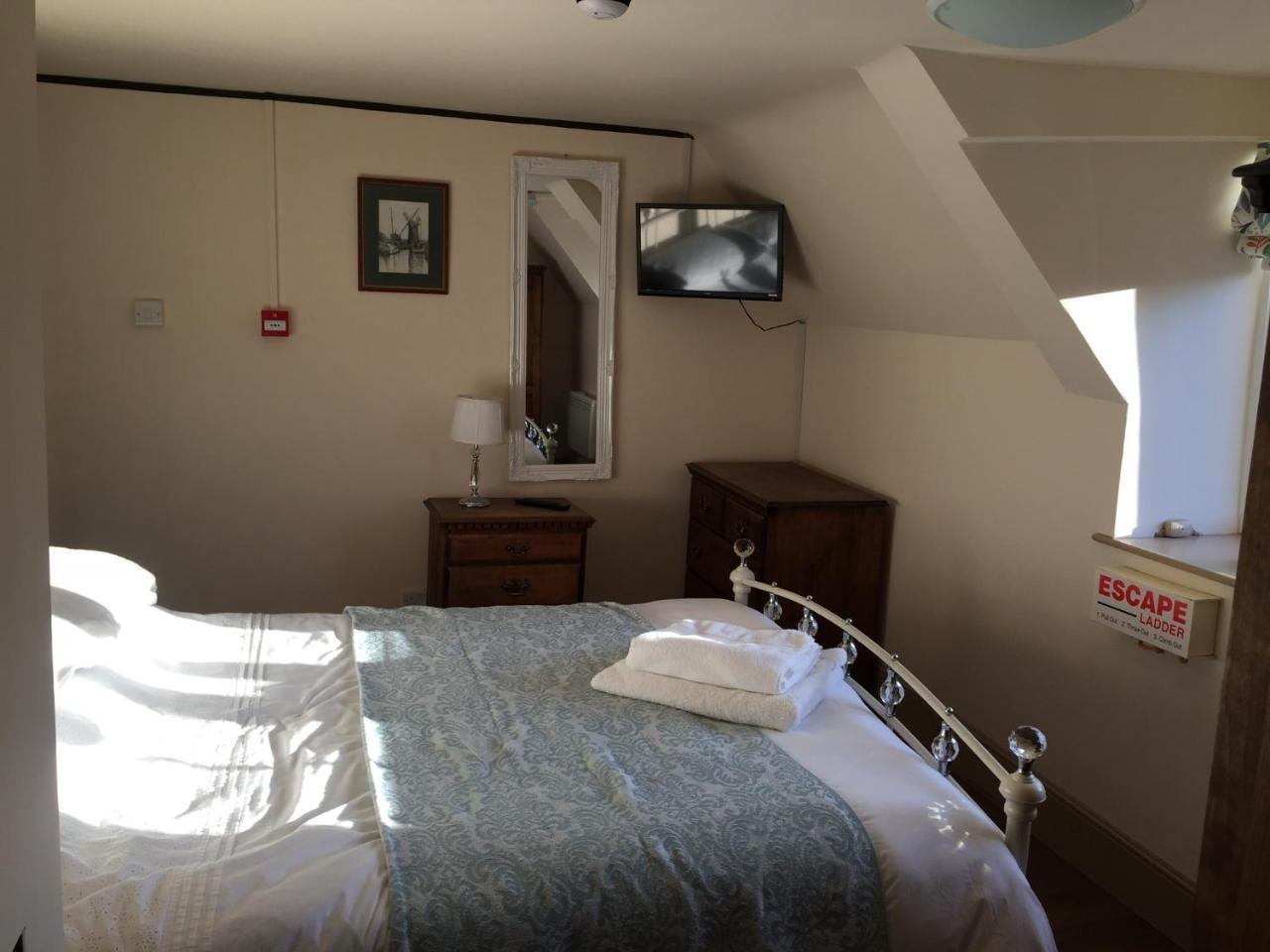 The Crown Bed & Breakfast *